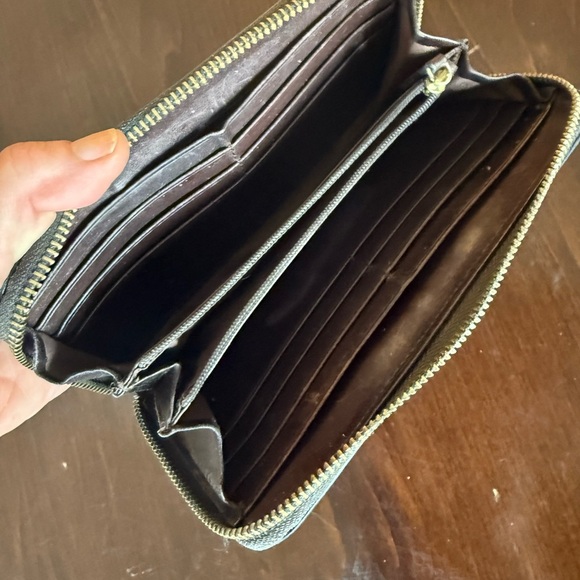 Brahman ladies preowned Cordelia wallet good condition 4 1/2 x 8” - Picture 4 of 14